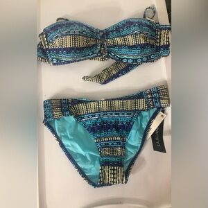 NWT. 2 piece LA BLANCA swimsuit. Size 6.